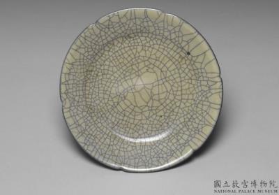 图片[3]-Dish with lobed rim in celadon glaze, Ge ware, Southern Song to Yuan dynasty (1127-1368)-China Archive